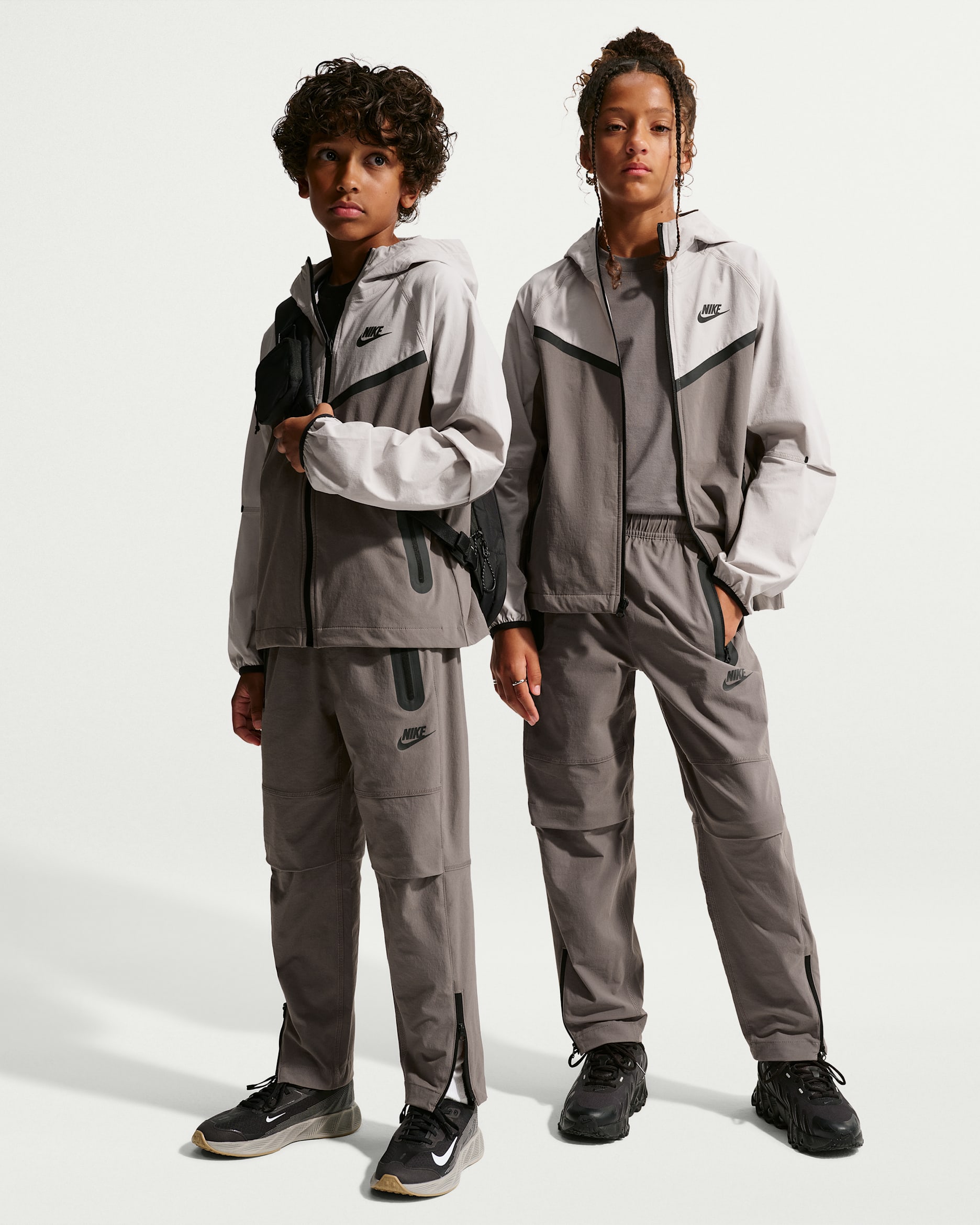 NIKE公式】ナイキ テック ジュニア (ボーイズ) ウーブン パンツ